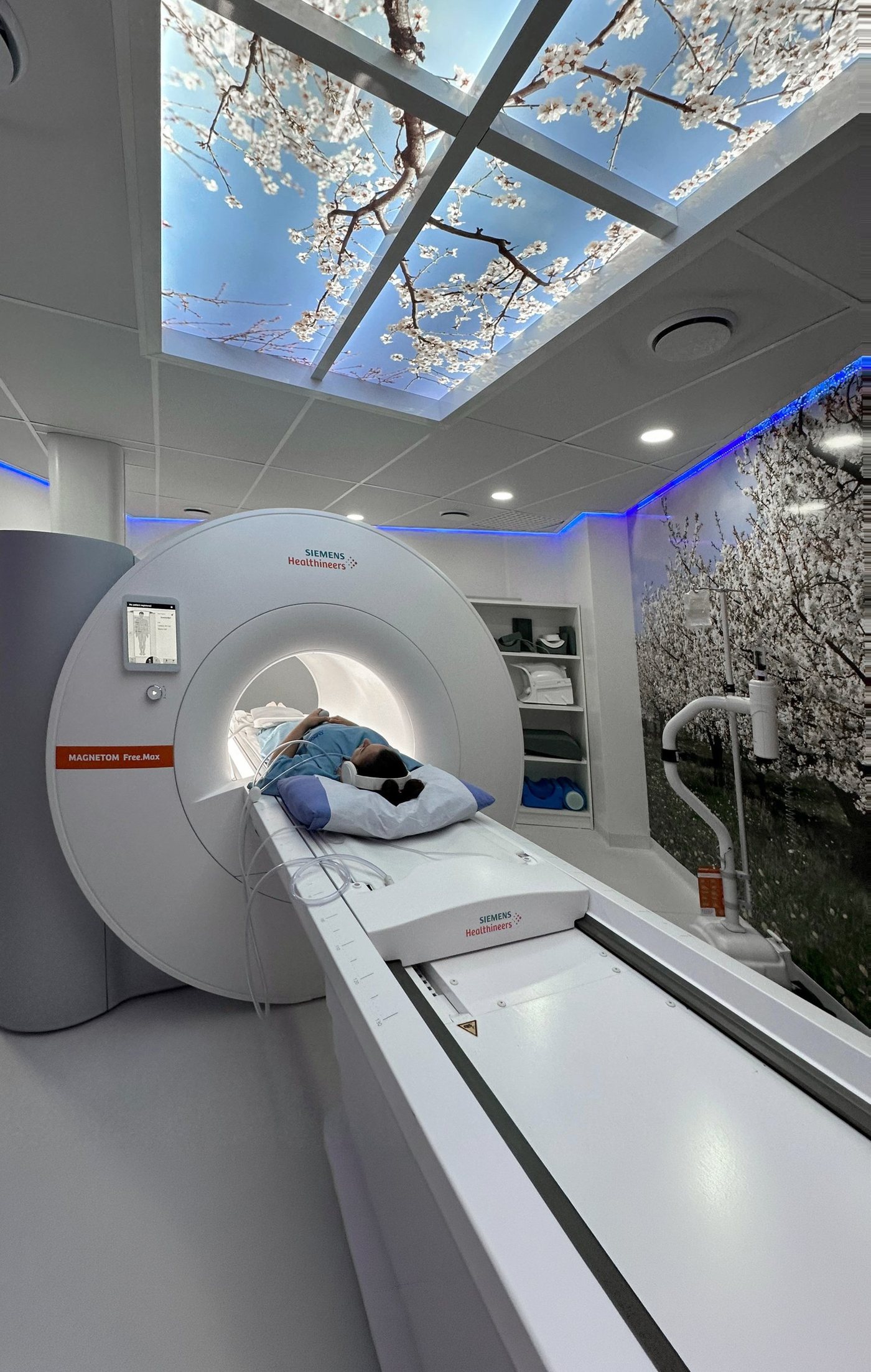 Paciente na ressonância magnética Siemens MAGNETOM